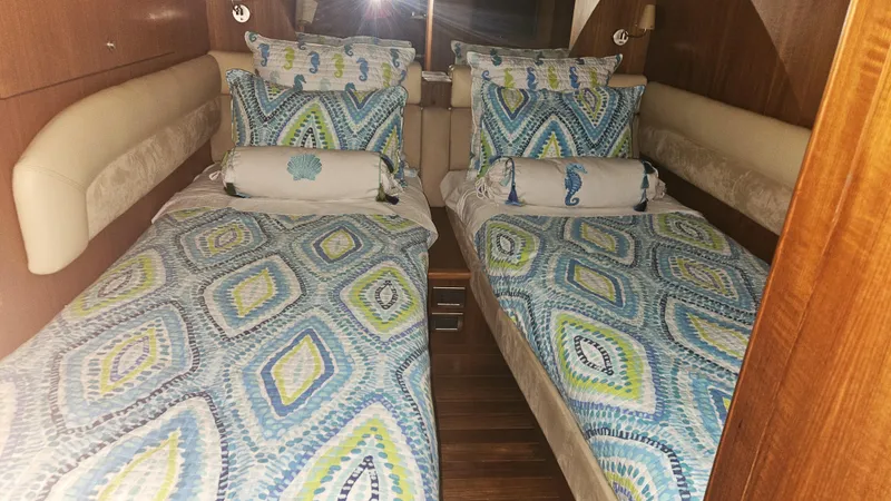 Slide: The Image of Tiara 4300 Sovran 2006 - 48