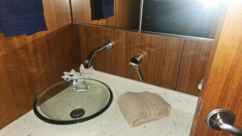 Slide: The Image of Tiara 4300 Sovran 2006 - 50