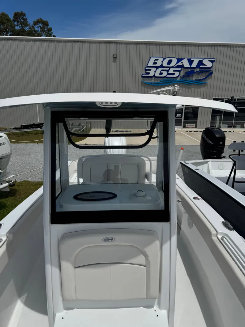 Slide: The Image of 2023 Sea Hunt Ultra 255 SE boat at Boats 365 dealership. - 11