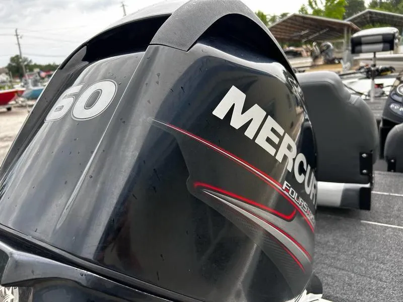 Slide: The Image of 2017 Lowe Stinger 175 with Mercury 60 horsepower outboard motor. - 15