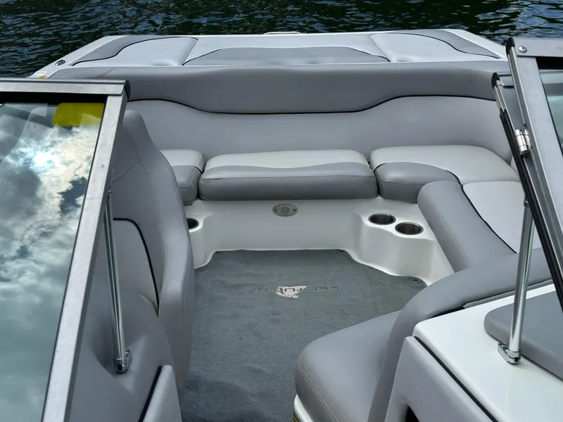 Slide: The Image of 2007 Centurion Avalanche boat interior with gray seating and cup holders. - 18