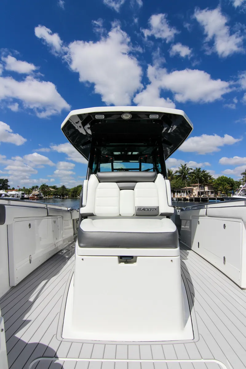 Slide: The Image of Blackfin 332 CC 2020 - 57