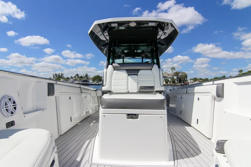 Slide: The Image of Blackfin 332 CC 2020 - 58