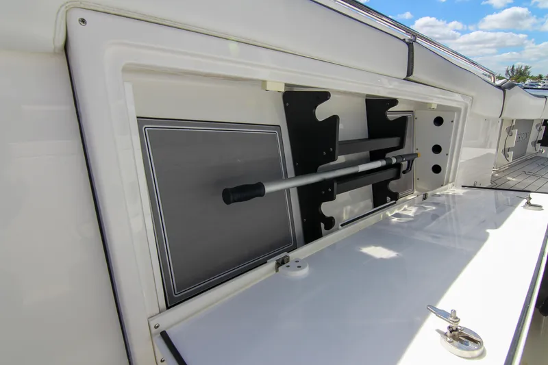 Slide: The Image of Blackfin 332 CC 2020 - 59