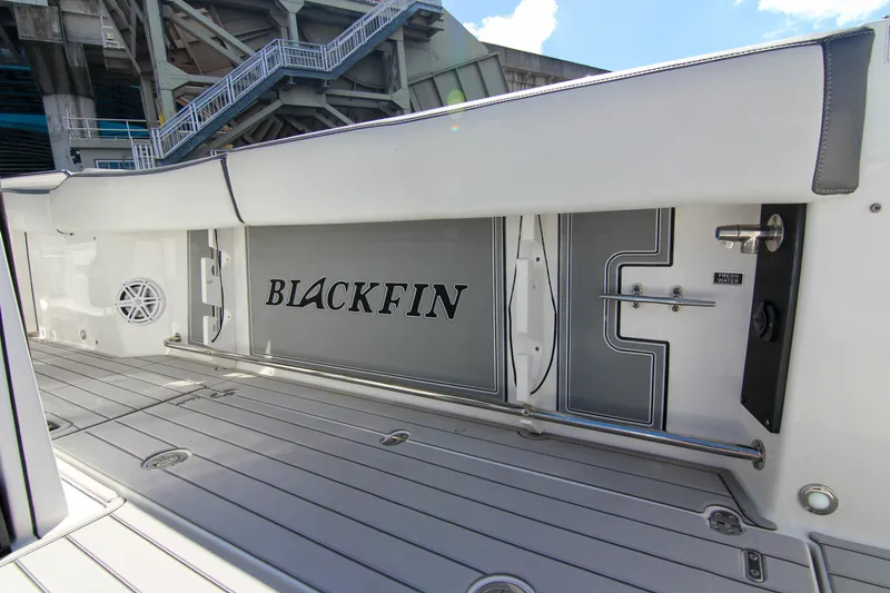 Slide: The Image of Blackfin 332 CC 2020 - 60