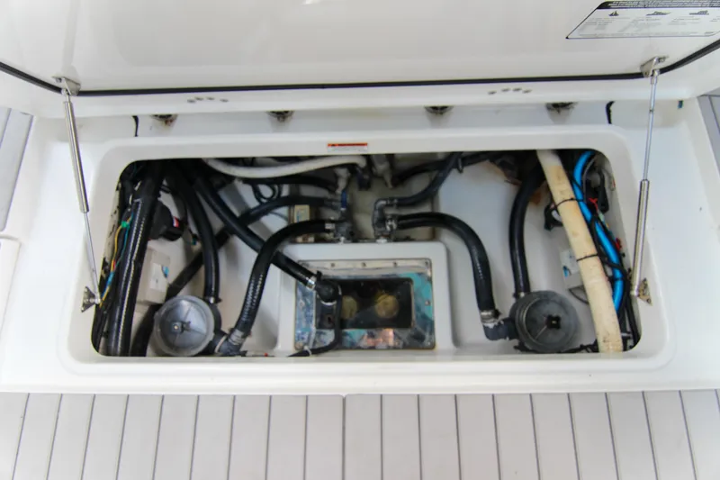 Slide: The Image of Blackfin 332 CC 2020 - 61