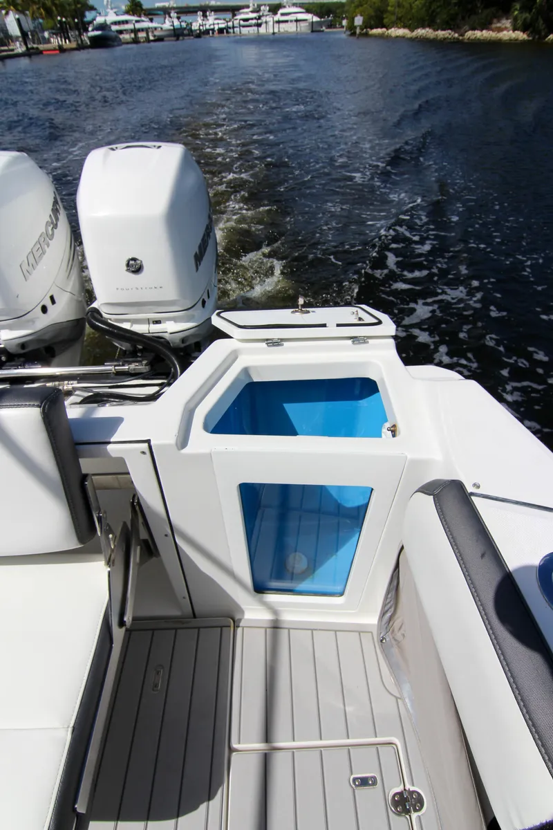 Slide: The Image of Blackfin 332 CC 2020 - 65