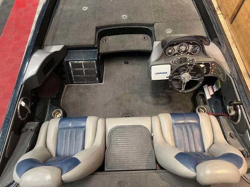 Slide: The Image of 2010 Ranger Z520 boat interior with dual seats and control panel. - 4
