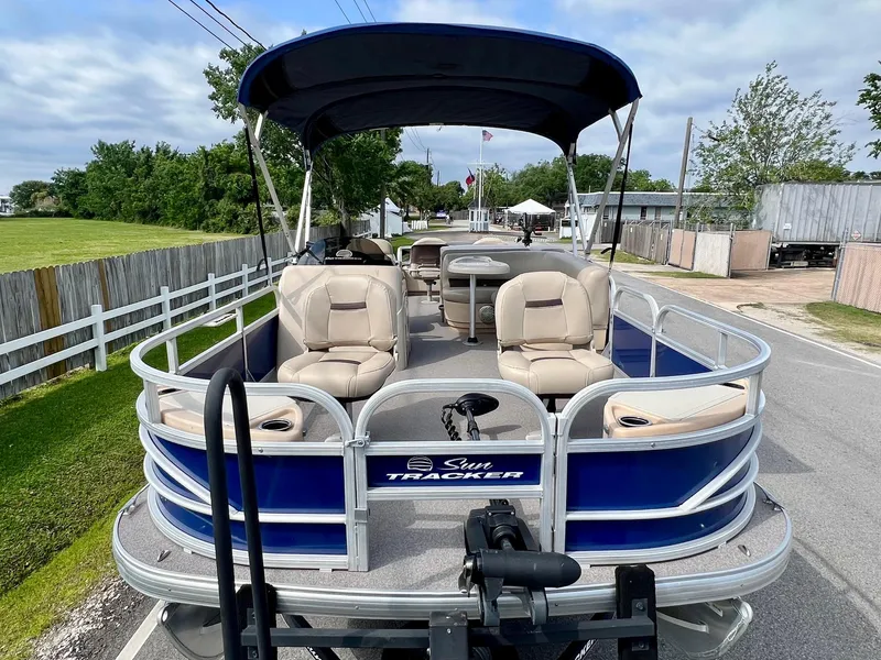 Slide: The Image of 2017 Sun Tracker Fishin' Barge 22 DLX pontoon boat with canopy and seating. - 6