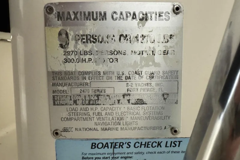Slide: The Image of 2004 Pursuit 2470 CC capacity plate showing maximum weight and passenger limits. - 40