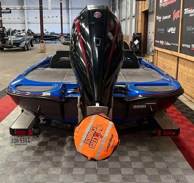 Slide: The Image of Blue Falcon F195 boat with a powerful outboard motor in a showroom, 2019 model. - 3