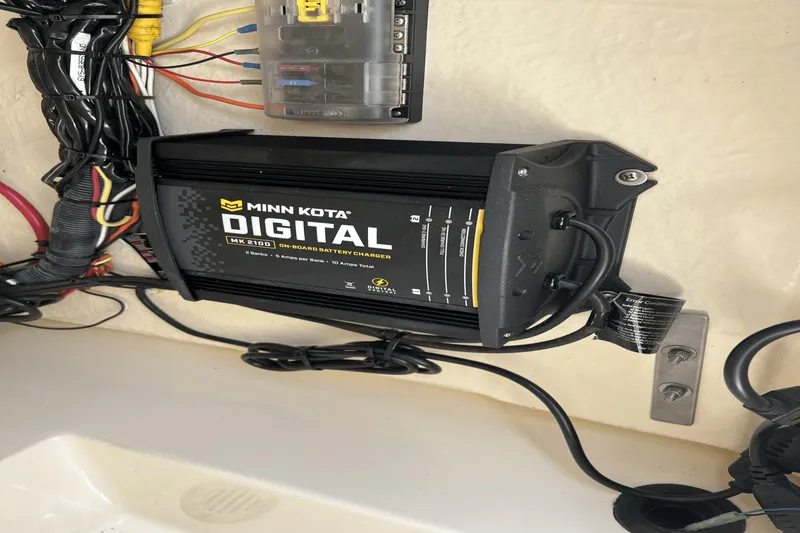 Slide: The Image of Scout 195 Sportfish 2021 - 18