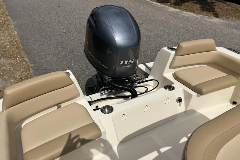 Slide: The Image of Scout 195 Sportfish 2021 - 3