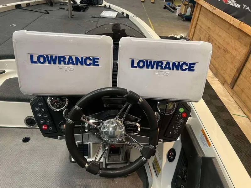 Slide: The Image of 2018 Ranger Z521C boat dashboard with dual Lowrance HDS displays and steering wheel. - 7