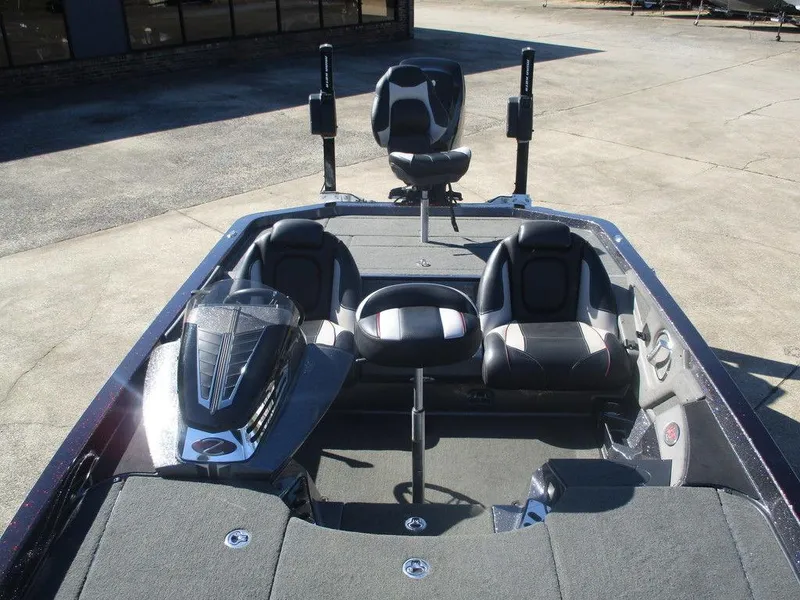 Slide: The Image of 2018 Ranger Z520C boat interior with seating and control panel. - 5