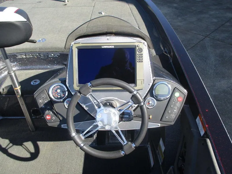 Slide: The Image of 2018 Ranger Z520C boat dashboard with steering wheel and Lowrance display. - 6