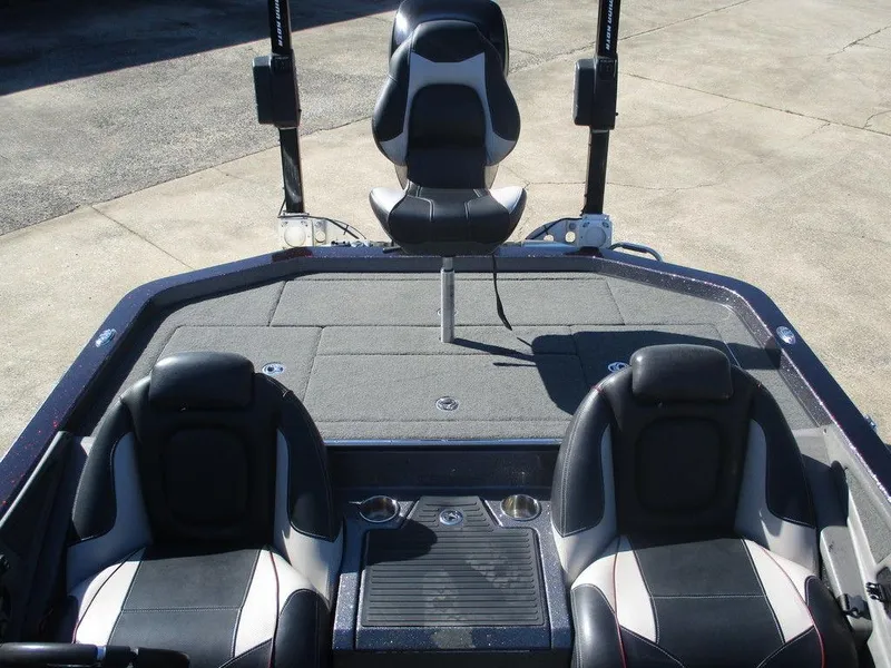 Slide: The Image of 2018 Ranger Z520C boat interior with three black and white seats on a gray deck. - 7
