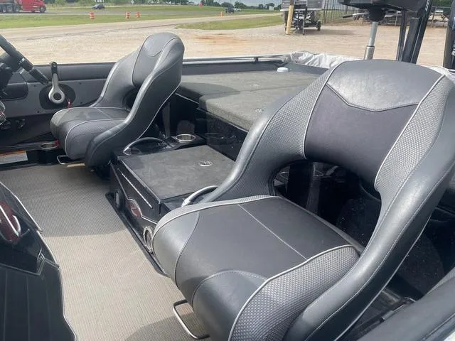 Slide: The Image of Interior of a 2016 Ranger 522D boat with two black seats. - 13