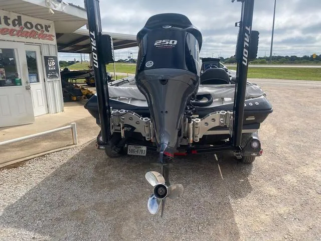 Slide: The Image of 2016 Ranger 522D boat with powerful 250 engine, parked outside a store. - 9