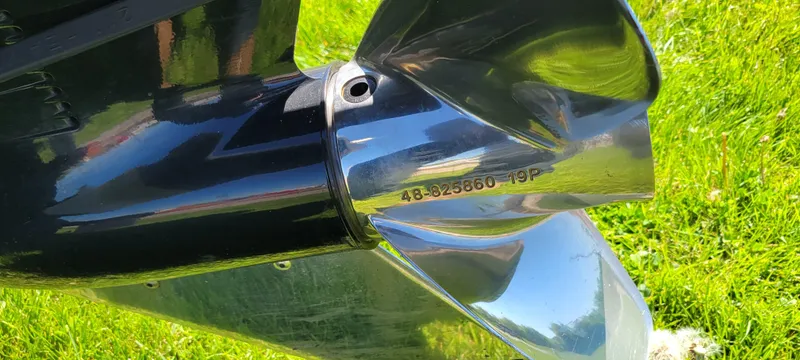 Slide: The Image of Propeller of 2021 Bass Tracker TAHOE 550TF boat on grass background. - 14