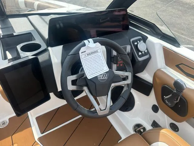 Slide: The Image of Malibu Wakesetter 21 LX 2025 - 13