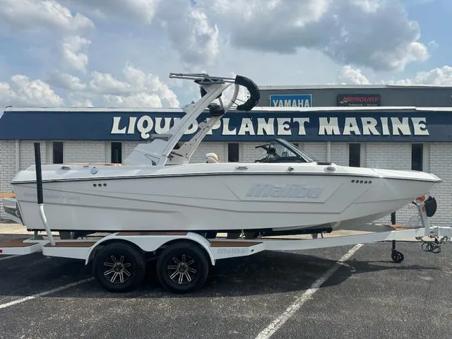 Slide: The Image of Malibu Wakesetter 21 LX 2025 - 3