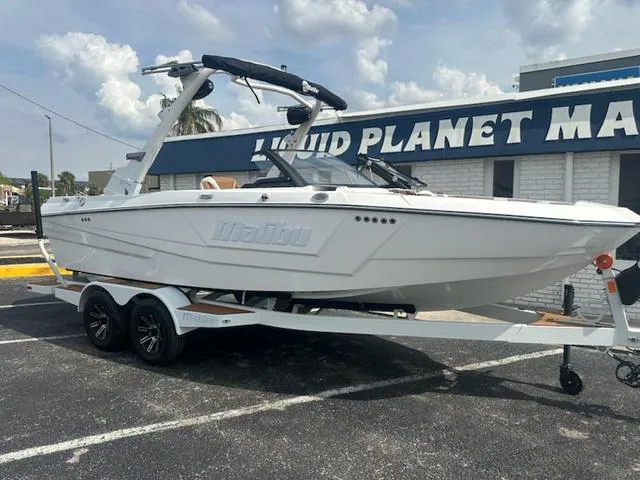 Slide: The Image of Malibu Wakesetter 21 LX 2025 - 4