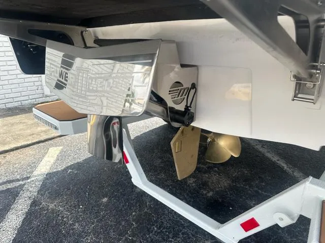 Slide: The Image of Malibu Wakesetter 21 LX 2025 - 7