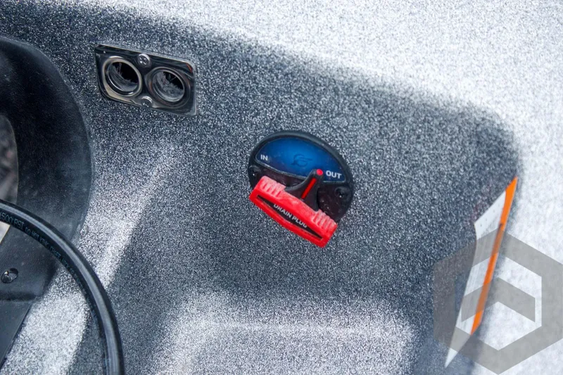 Slide: The Image of Caymas CX 21 PRO 2025 - 50