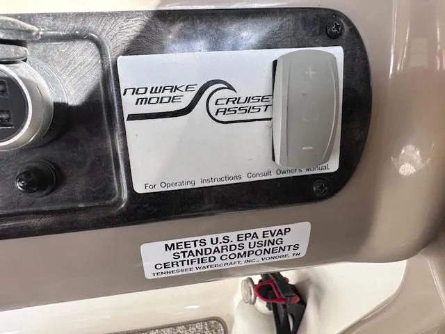 Slide: The Image of Control panel of 2012 Yamaha Boats 242 Limited S with no wake mode and cruise assist. - 23