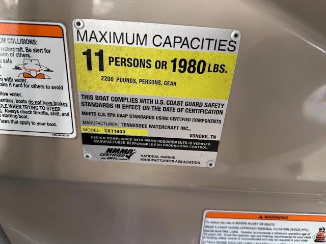 Slide: The Image of Capacity label on 2012 Yamaha Boats 242 Limited S, max 11 persons or 1980 lbs. - 25