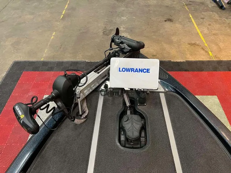 Slide: The Image of 2008 Ranger Z21 boat with Lowrance fishfinder and trolling motor on deck. - 8