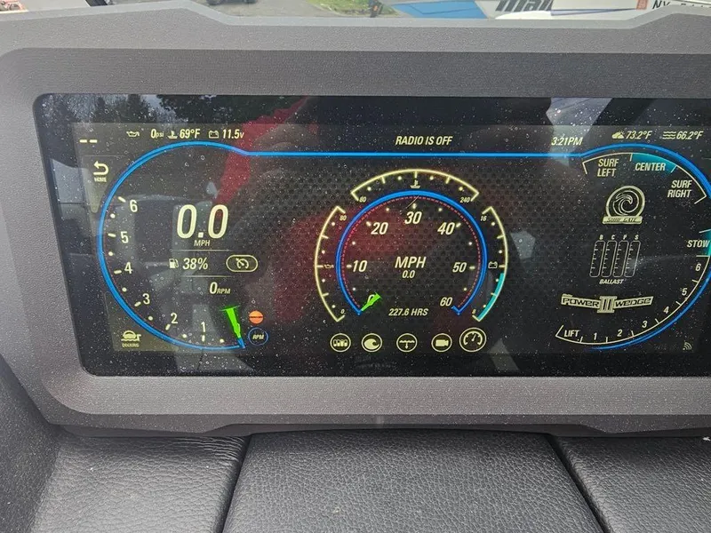 Slide: The Image of Malibu Wakesetter 25 LSV 2021 - 3