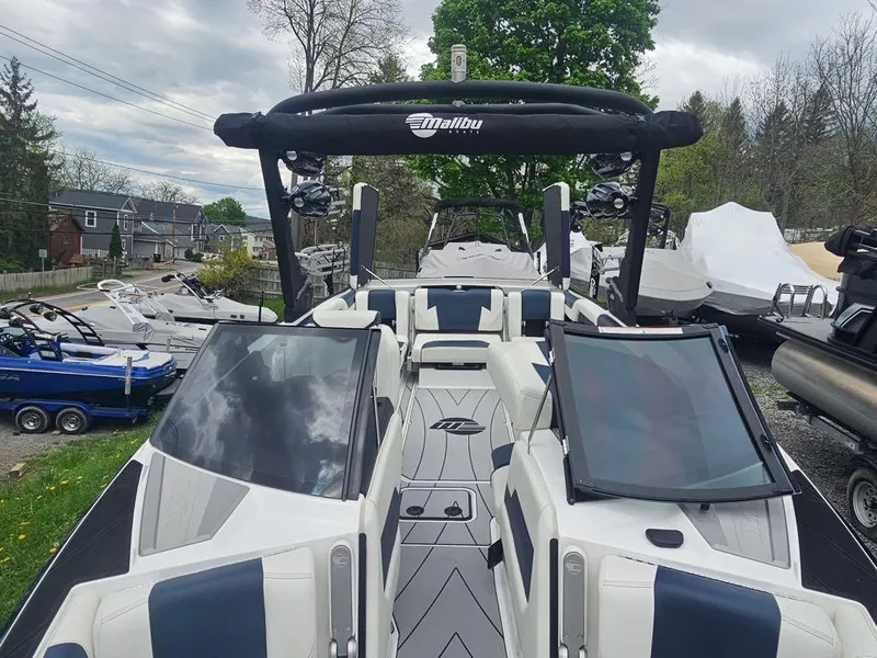 Slide: The Image of Malibu Wakesetter 25 LSV 2021 - 5