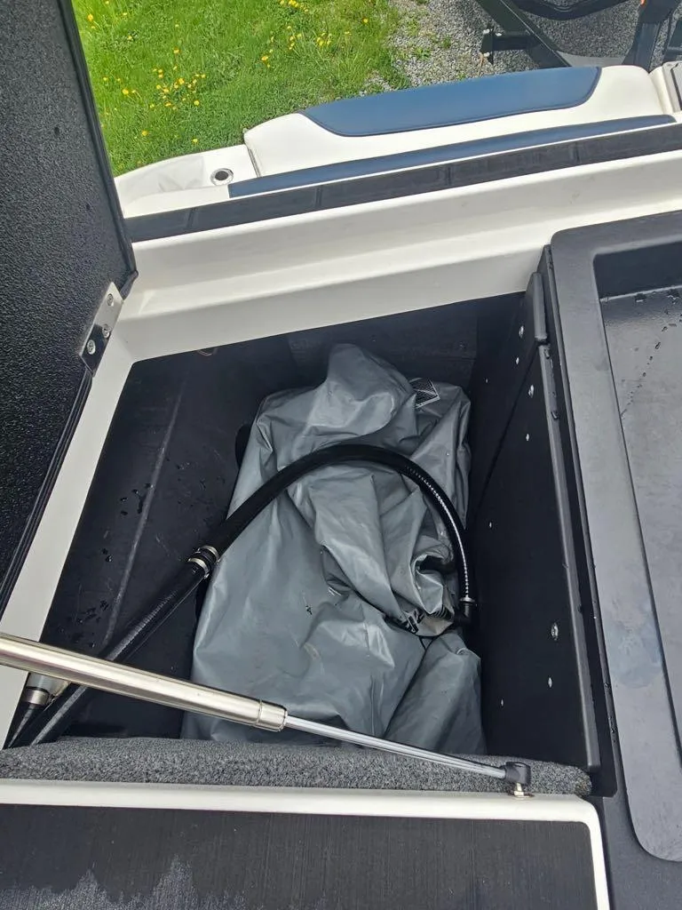 Slide: The Image of Malibu Wakesetter 25 LSV 2021 - 7