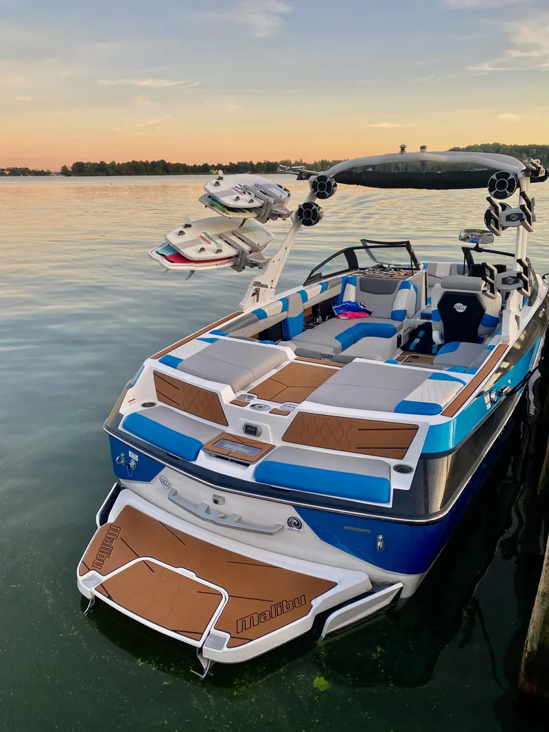 Slide: The Image of Malibu M-Series M220 2021 - 11