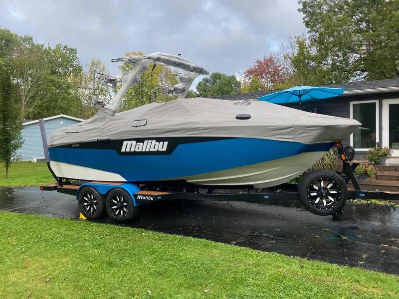 Slide: The Image of Malibu M-Series M220 2021 - 13