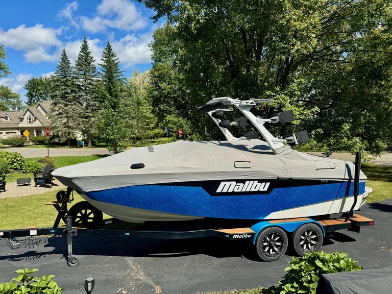 Slide: The Image of Malibu M-Series M220 2021 - 5