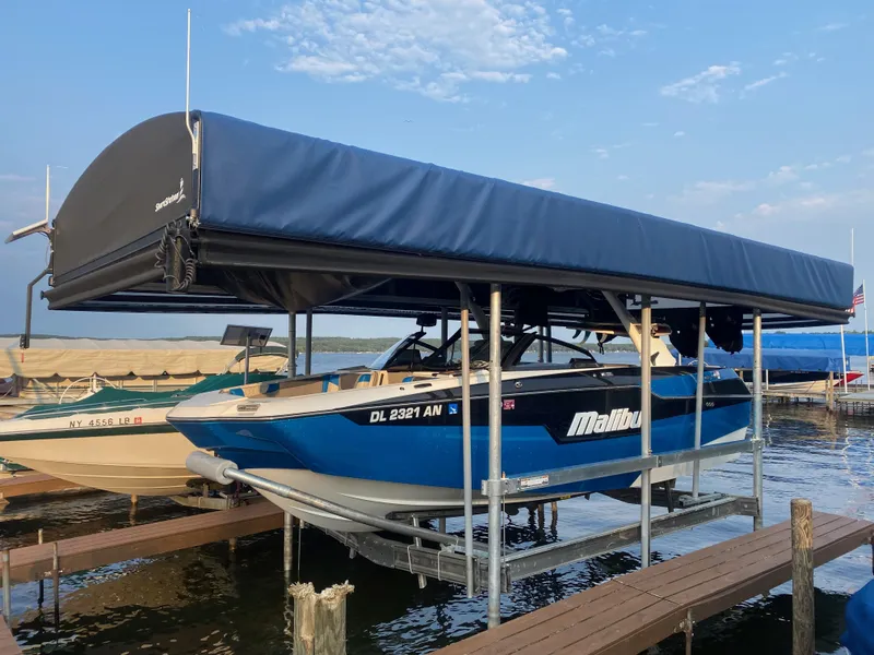 Slide: The Image of Malibu M-Series M220 2021 - 6