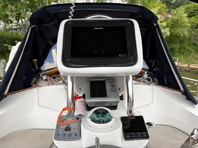 Slide: The Image of Hunter 33 2006 - 10