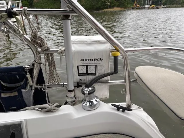 Slide: The Image of Hunter 33 2006 - 13