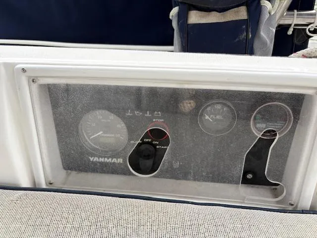 Slide: The Image of Hunter 33 2006 - 14