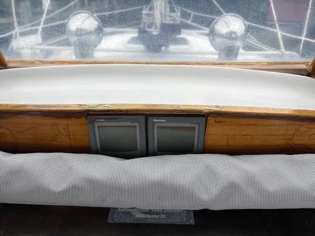 Slide: The Image of Hunter 33 2006 - 15