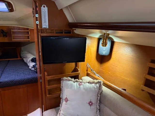 Slide: The Image of Hunter 33 2006 - 30