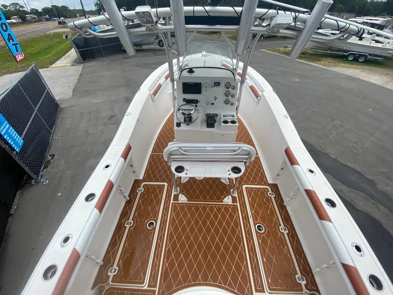 Slide: The Image of 2007 Sea Fox 256 CC boat with brown deck, white console, and seating. - 20