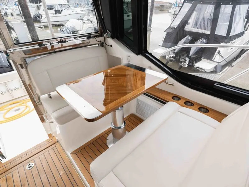 Slide: The Image of Boston Whaler 405 Conquest 2025 - 25