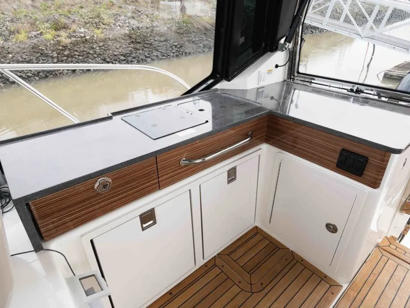 Slide: The Image of Boston Whaler 405 Conquest 2025 - 26