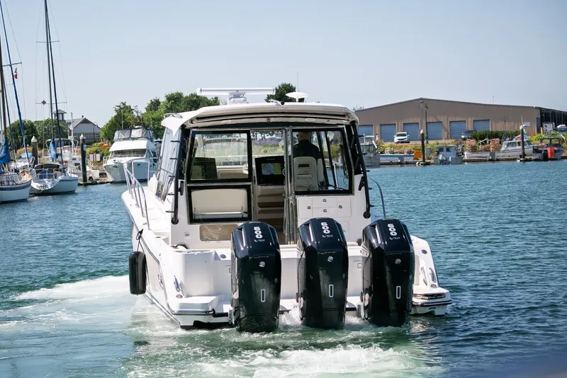 Slide: The Image of Boston Whaler 405 Conquest 2025 - 3