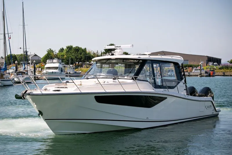 Slide: The Image of Boston Whaler 405 Conquest 2025 - 4