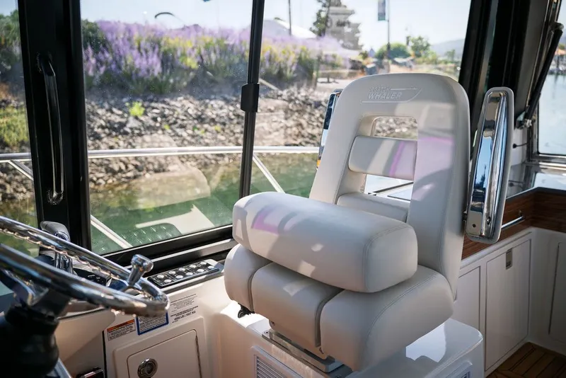 Slide: The Image of Boston Whaler 405 Conquest 2025 - 7